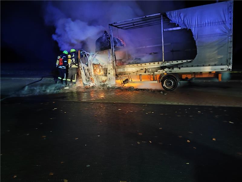 Die Feuerwehr konnte den Wagen ablöschen. Foto: Feuerwehr