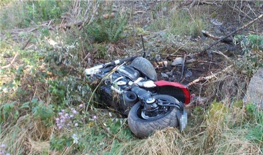 Die Feuerwehr musste das Kraftrad löschen. Foto: Polizeirevier Harz