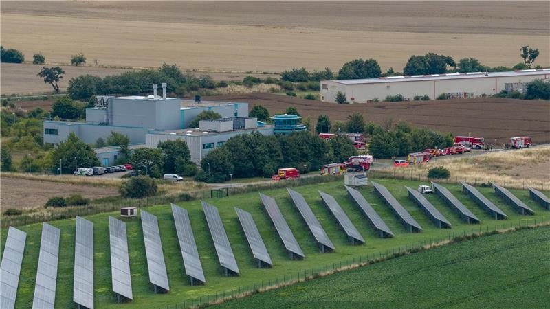 Chemie-Großeinsatz im Harz: Diebe stehlen hochgiftiges Arsen Die Feuerwehr und weitere Einsatzkräfte sind in Osterwieck im Einsatz. (Aufnahme mit einer Drohne)