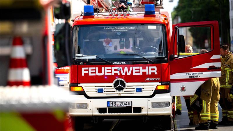 Die Feuerwehr war bei dem Brand in Bremen-Walle mit vielen Einsatzkräften vor Ort. (Symbolbild)