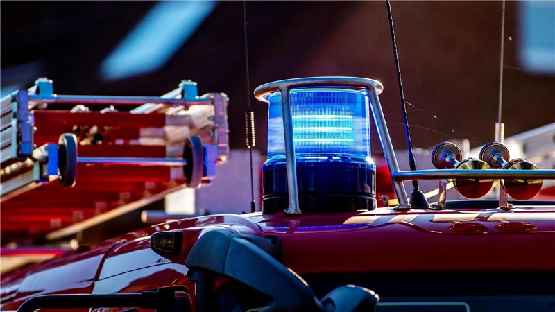 Die Feuerwehr war laut einem Polizeisprecher mit Dutzenden Kräften im Einsatz. (Symbolbild)