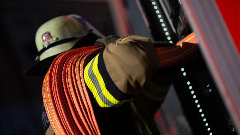 Die Feuerwehrleute löschten den Waldbrand. (Symbolbild)