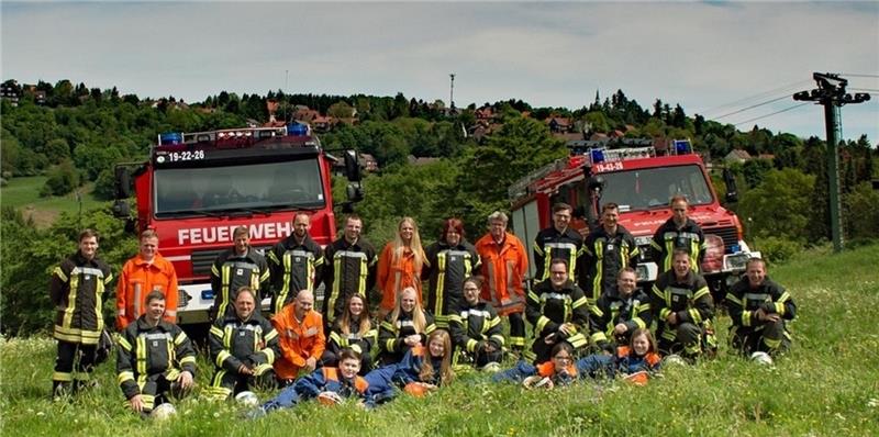Die Feuerwehrleute wollen am 1. Juni groß mit Einheimischen und Gästen bei einem abwechslungsreichen Programm auf dem Schützenplatz feiern. Der Grund: Die Feuerwehr ist vor 150 Jahren gegründet und das Feuerwehrhaus vor 50 Jahren erbaut worden. Foto: Feuerwehr