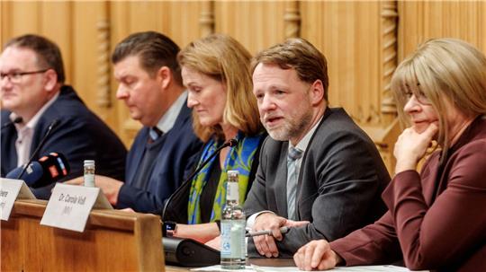Die Finanzminister - und Senatoren der Nordländer berieten sich in Lübeck.