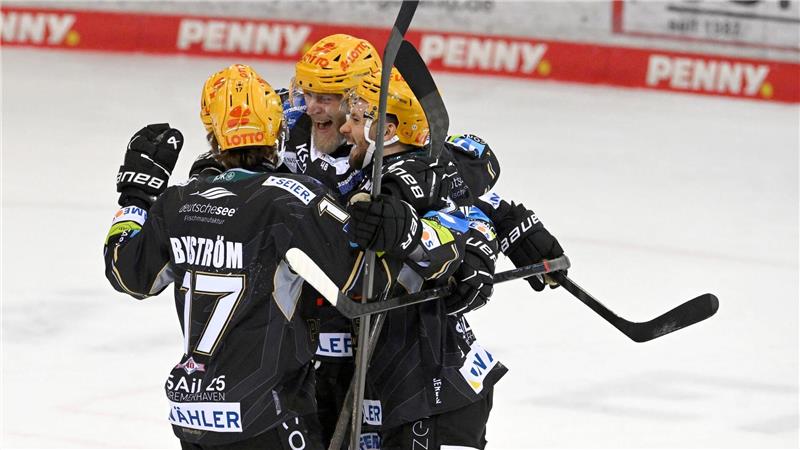 Bremerhaven verkürzt erneut in DEL-Playoffs gegen Köln Die Fischtown Pinguins aus Bremerhaven jubeln über erneuten Sieg über die Kölner Haie.
