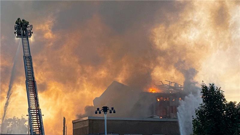 Die Flammen konnten über Stunden nur von außen bekämpft werden.