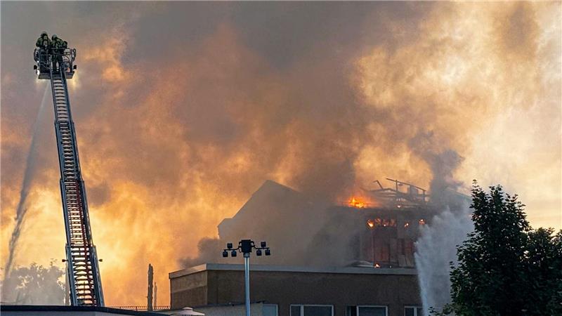 Die Flammen konnten über Stunden nur von außen bekämpft werden.