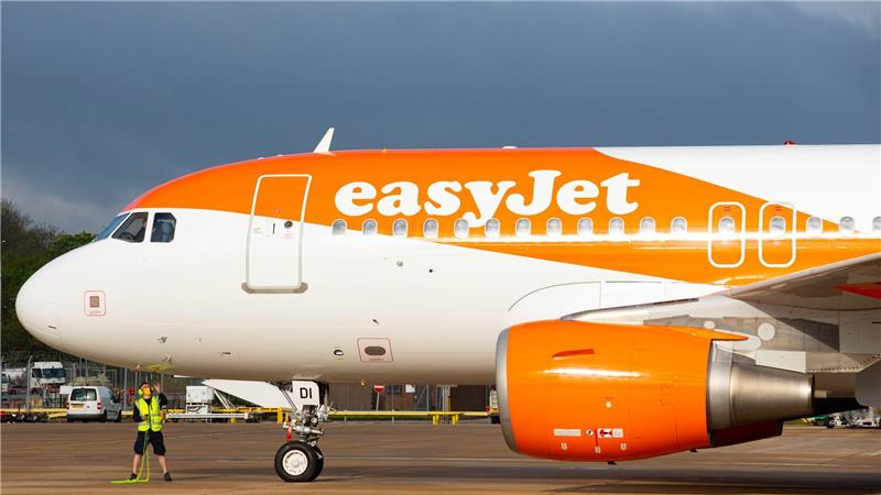 Betrunken und nackt in Hotelbar? Easyjet stellt Piloten frei Die Fluggesellschaft Easyjet hat einen Piloten freigestellt, weil er angeblich betrunken und nackt in einer Hotelbar umherirrte. (Symbolbild)