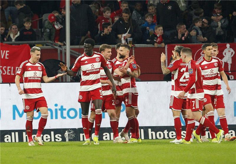 HSV verliert erneut - Fortunas Tzolis zu stark Die Fortuna rückt durch den Sieg im direkten Duell bis auf einen Punkt an den HSV heran.