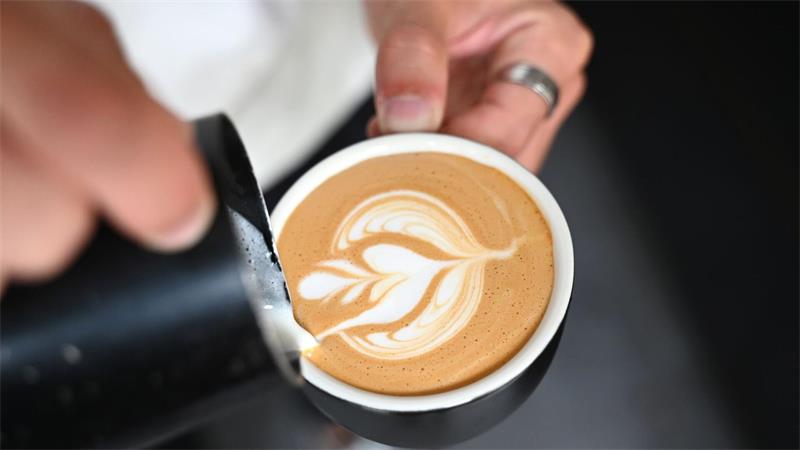 Die Frage ist: Ist ab und an Kaffee trinken und das Neueste hören genug für eine Freun­dschaft? (Illustration)