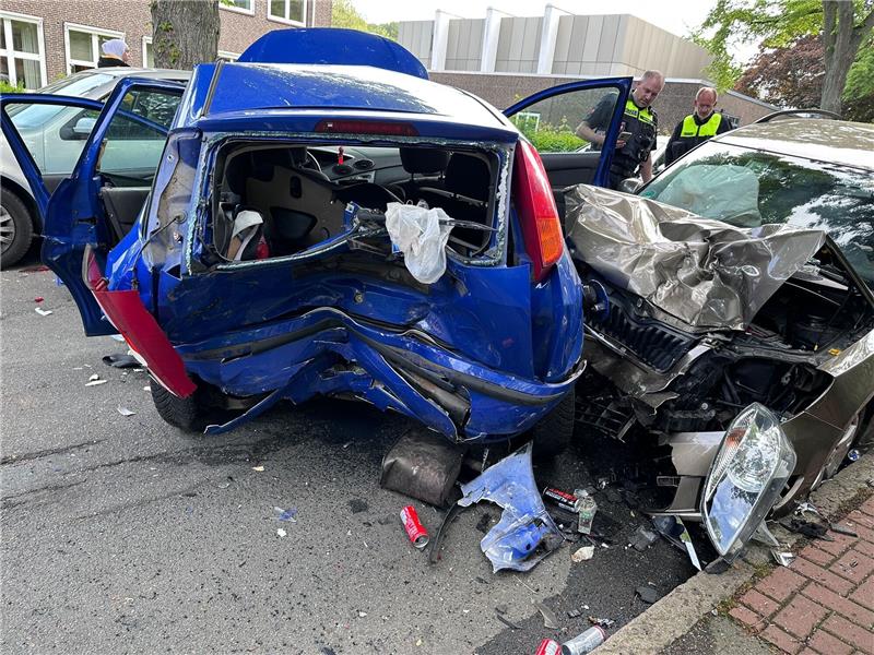 Die Frau ist in mehrere Fahrzeuge gefahren. Foto: Schlegel