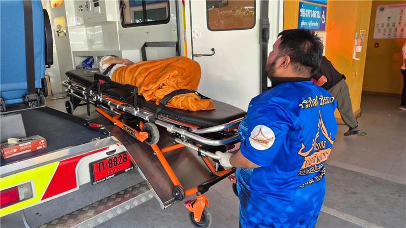 Die Frau wurde ins Krankenhaus gebracht - offenbar litt sie unter einem niedrigen Blutzuckerspiegel.