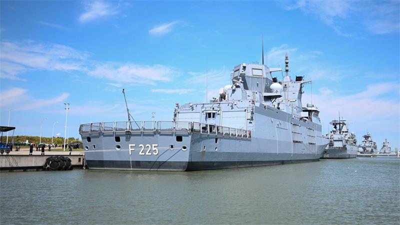 Vizeadmiral Abry ist neuer Inspekteur der Marine Die Fregatte „Rheinland-Pfalz“ liegt im Hafen
