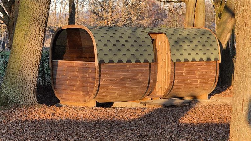 Eine Fasssauna von außen