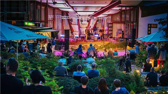 Die Freiluftbühne am Kurgastzentrum wird wieder zum Festivalgelände.