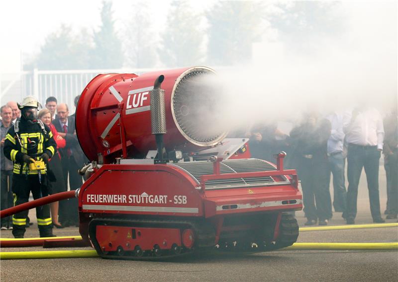 Brocken-Brand: Löschflugzeuge nach Harz-Einsatz zurück in Rom Die Freiwillige Feuerwehr Vechta hat am Sonntag erkundet, ob der Einsatz von speziellen Roboter-Löschfahrzeugen die Bodenkräfte unterstützen kann. Symbolfoto: dpa, Ralf Stockhoff