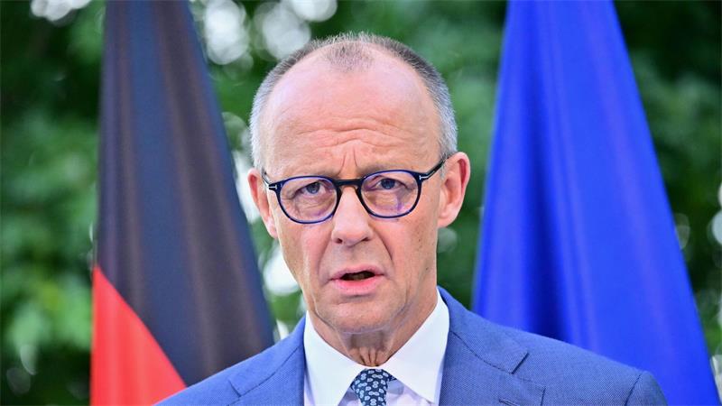 Merz‘ Personalrochade läuft aus dem Ruder Die Freude über die Personalrochade hält sich bei Merz in Grenzen.