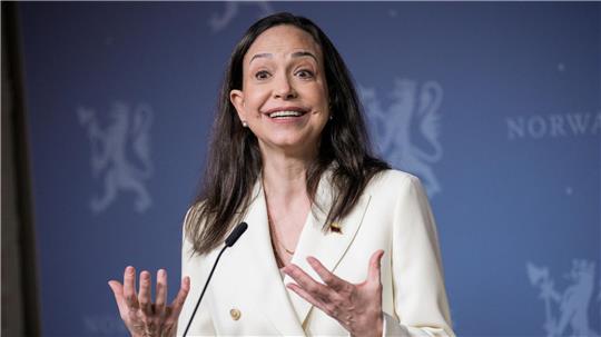 Die Friedensnobelpreisträgerin María Corina Machado ist mit Verspätung in Oslo eingetroffen.