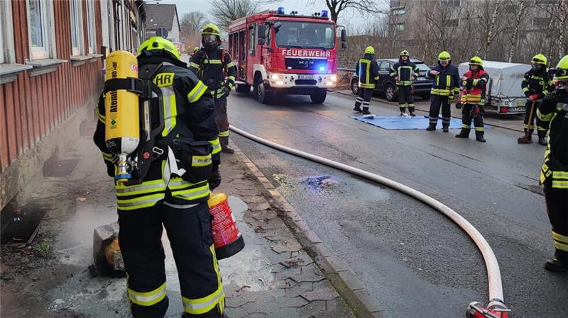 Die Fritteuse wurde nach außen getragen und gelöscht.