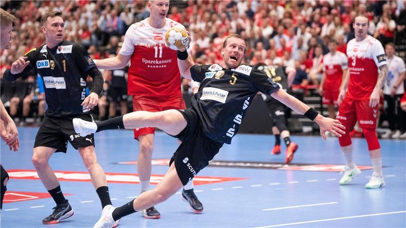 Die Füchse mit Max Darj (vorne, M) ließen in Aalborg nie Zweifel am Weiterkommen keimen.