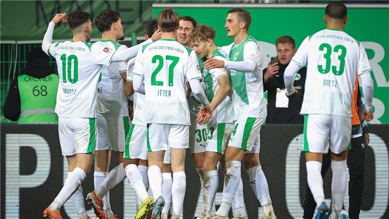 Hertha BSC verspielt Führung - Nächstes Fürther Comeback Die Fürther stecken gegen Hertha niemals auf.