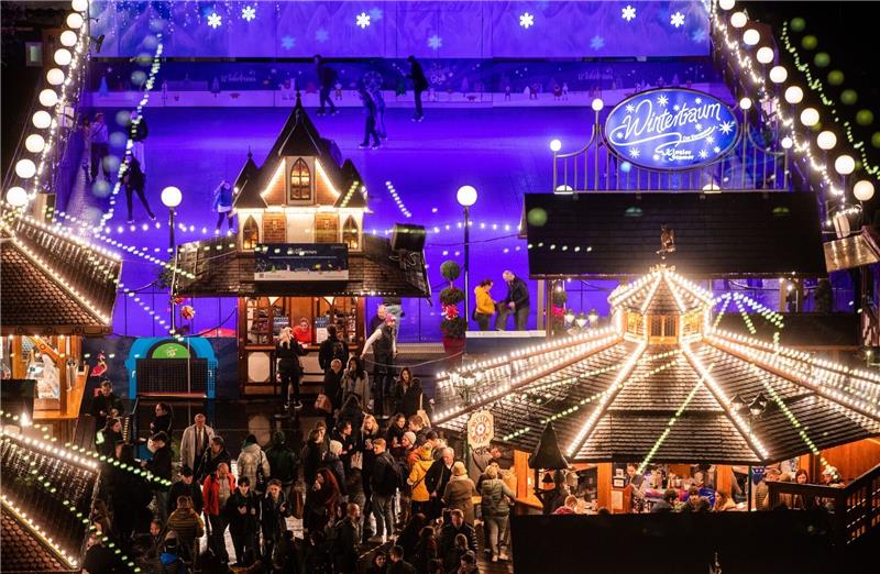 Kein Public Viewing auf Weihnachtsmärkten Die Fußball-WM und die Weihnachtsmarkt-Saison fallen dieses Jahr auf die gleiche Zeit.