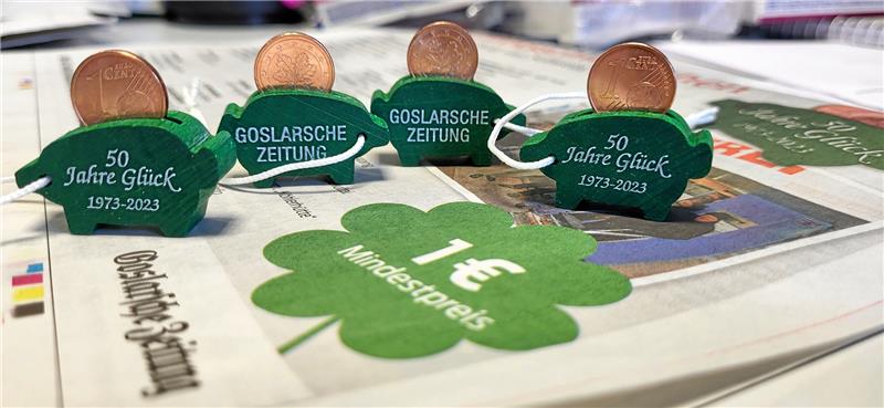 Die GZ-Jubiläumsschweinchen stehen bereit Die GZ-Glücksschweine gibt es zum 50. Geburtstag der Spendenaktion dieses Mal ganz in Grün. Foto: Roß