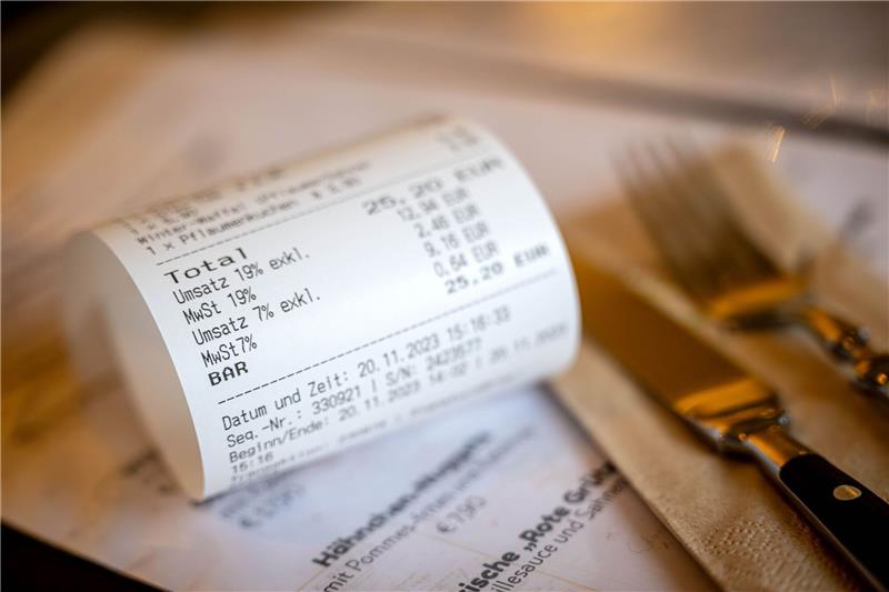 Die Gastronomie meldet weniger Gäste und höhere Preise nach der Mehrwertsteuererhöhung.