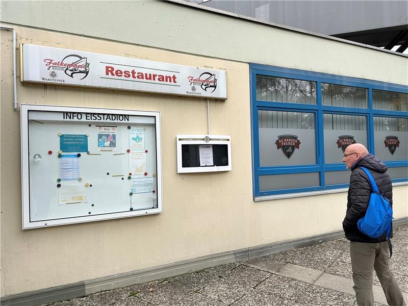Personalmangel lähmt öffentliches Leben in Braunlage Die Gaststätte „Falkenhorst“ am Eisstadion öffnet unter anderem aus Personalmangel derzeit nur an den Tagen, an denen die Harzer Falken Eishockey spielen. Fotos: Eggers