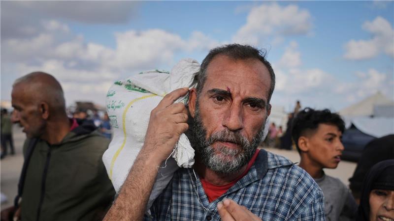 Bundesregierung sorgt sich um Hilfesuchende in Gaza Die Gaza Humanitarian Foundation verteilt Lebensmittel an die Palästinenser im Gazastreifen. Sie ist umstritten - vor allem wegen der vielen getöteten und verletzten Zivilisten im Umfeld der Lebensmittelverteilung. (Archivfoto)