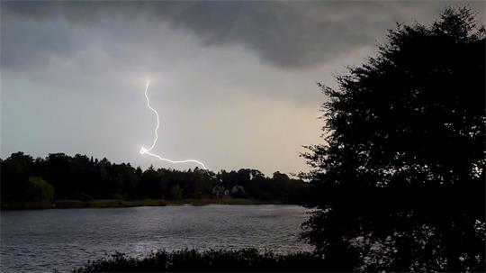 Die Gefahr von Unwettern besteht auch heute, unter anderem im Süden und im Nordwesten. 