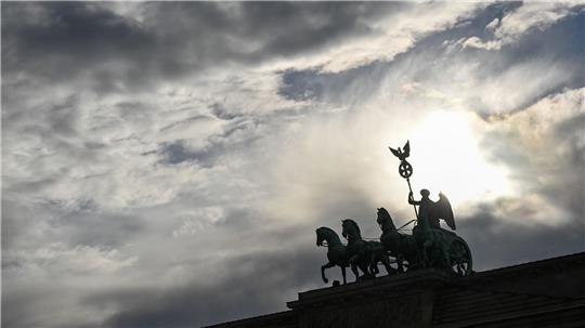 Die Gefühlslage der Nation ist nach Einschätzung des Psychologen Stephan Grünewald derzeit schwierig und stark von Verdrängung geprägt (Archivbild). 