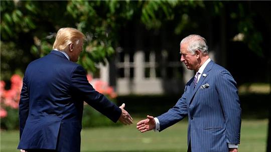 Die Geheimwaffe des Premiers? König Charles (r.) soll sich gut mit Trump verstehen. (Archivbild)