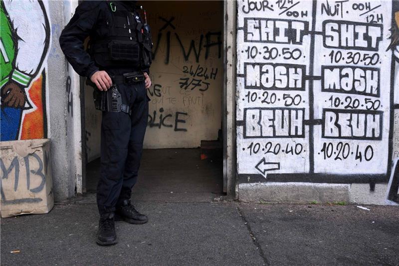 Razzia bei Drogenfahndung in Marseille - Korruptionsverdacht Die Generalinspektion der Nationalpolizei (IGPN) durchsuchte vor einer Woche die führende Abteilung der Kriminalpolizei von Marseille, die für die Aufdeckung der größten Drogengeschäfte zuständig ist.