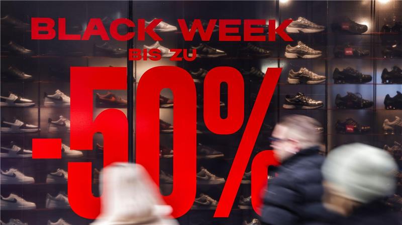 Die Geschäfte buhlen vor dem Black Friday um die Gunst der Kunden.