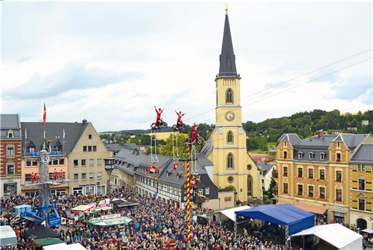 Die Geschwister Weisheit bei einem Auftritt in Stollberg, sie treten ab dem 6. Juli auf dem Osterfeld auf.  Foto: Privat
