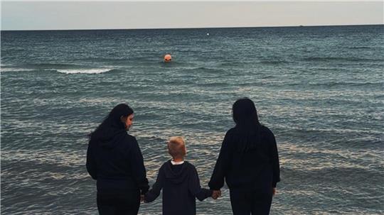 Die Geschwister am Meer.