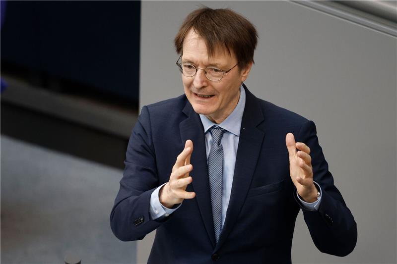 Was bringt das Anti-Engpass-Gesetz für Fiebersaft und Co.? Die Gesetzespläne von Bundesgesundheitsminister Karl Lauterbach (SPD) enthalten unter anderem Vorgaben für Sicherheitspuffer bei Fiebersaft & Co.