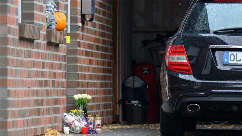 Die Gewalttat mit vier Toten in Oldenburg sorgt für Trauer und Bestürzung. 