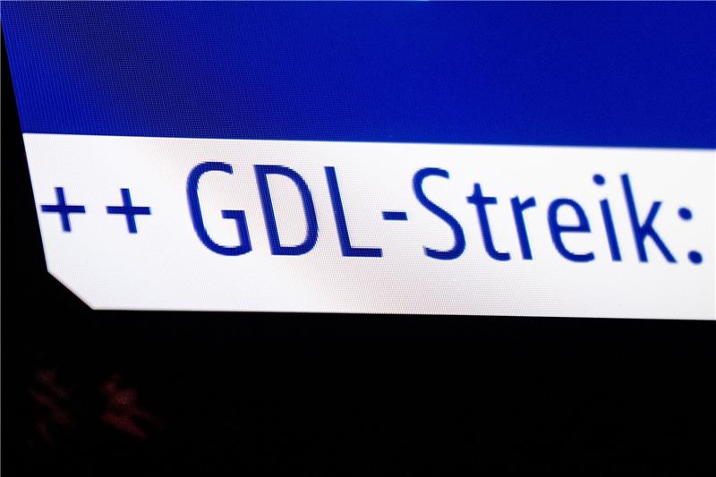 Bahntarifstreit: Warnstreik im Personenverkehr gestartet Die Gewerkschaft Deutscher Lokomotivführer (GDL) will mit der Aktion den Druck in der laufenden Tarifrunde erhöhen.
