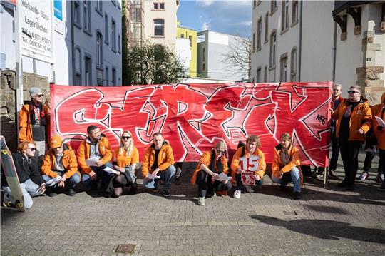Die Gewerkschaft NGG fordert unter anderem ein 13. Monatsgehalt für Lieferando-Fahrer.