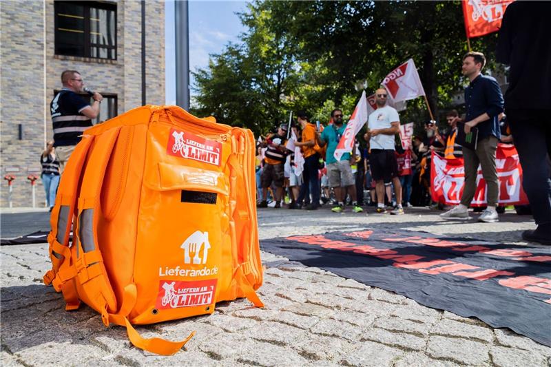 Erneuter Warnstreik von Lieferandofahrern Die Gewerkschaft Nahrung-Genuss-Gaststätten (NGG) hat Lieferando-Beschäftigte aus ganz Deutschland zum Streik aufgerufen.