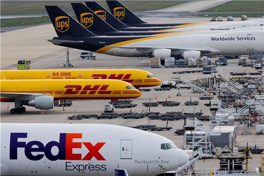 Die Gewerkschaft Verdi hat die zunächst auf Frankfurt und Hamburg beschränkten Warnstreiks der Luftsicherheitskräfte auf den Flughafen Köln/Bonn ausgedehnt.