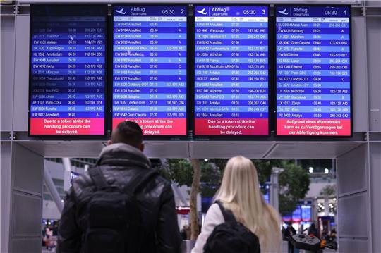 Die Gewerkschaft Verdi hat zu Warnstreiks an drei Flughäfen aufgerufen.