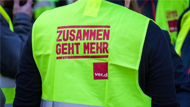 Die Gewerkschaft Verdi rief für Freitag zu einer Kundgebung auf. 