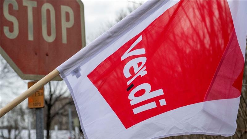 Die Gewerkschaft Verdi ruft zum zweiten Mal in diesem Jahr zu einem bundesweiten Warnstreik im ÖPNV auf. (Archivbild)