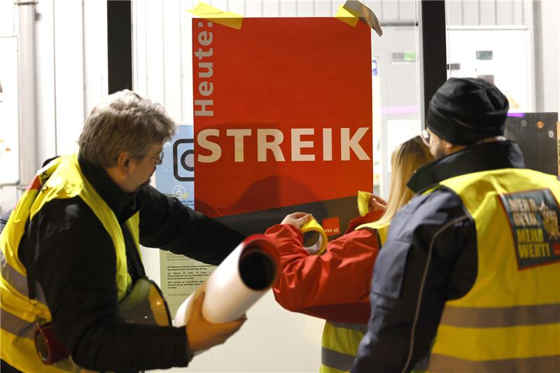 Verdi-Streik: Darauf müssen sich Bad Harzburger jetzt einstellen Die Gewerkschaft Verdi un der Deutsche Beamtenbund setzen sich derzeit für eine bessere Bezahlung der Beschäftigten im öffentlichen Dienst ein. Auch Bad Harzburg ist jetzt davon betroffen. Symbolfoto: Thomas Banneyer/dpa
