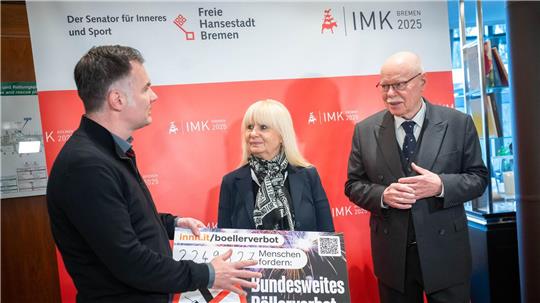 Die Gewerkschaft der Polizei hat bei der Innenministerkonferenz eine Petition für ein Böllerverbot übergeben.