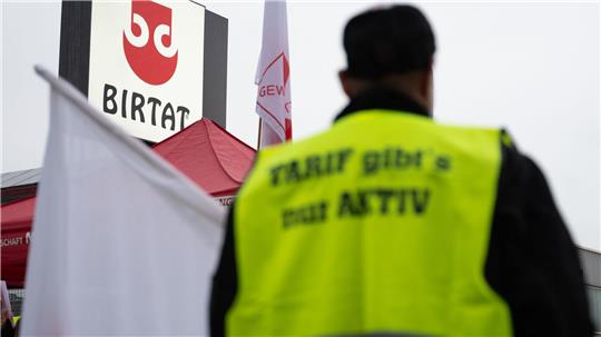 Die Gewerkschaft fordert ein Einstiegsgehalt von 3.000 Euro.