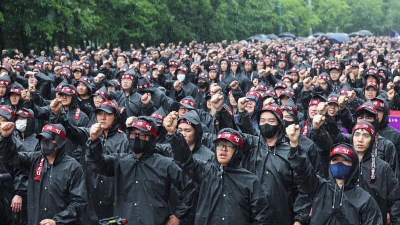 Größte Samsung-Gewerkschaft ruft zu unbefristetem Streik auf Die Gewerkschaft will ihren ursprünglich befristeten Streik auf unbestimmte Zeit fortsetzen. (Archivbild)